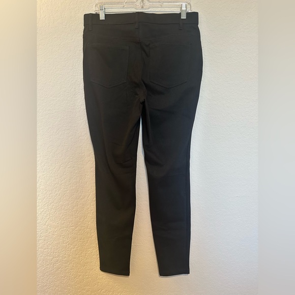 Time & Tru black jeggings with functional back pockets - Picture 2 of 10
